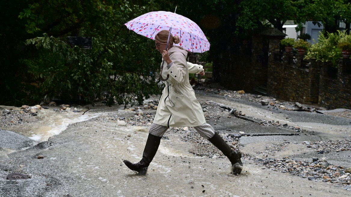 Κακοκαιρία Elias: Δείτε σε χάρτες πού θα βρέξει περισσότερο τις επόμενες 48 ώρες σε Θεσσαλία, Στερεά, Πελοπόννησο