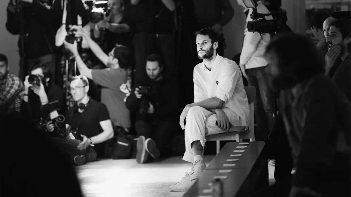 Αυτό είναι το brand φαινόμενο στη Μόδα – Γιατί επιμένει να λέει “όχι” στις θηριώδεις προτάσεις εξαγοράς