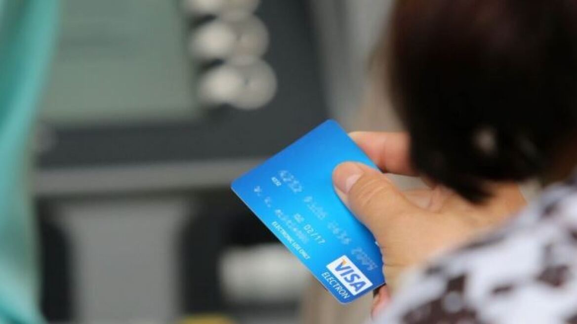 Πρωταθλητές στη χρήση πλαστικού χρήματος οι Έλληνες