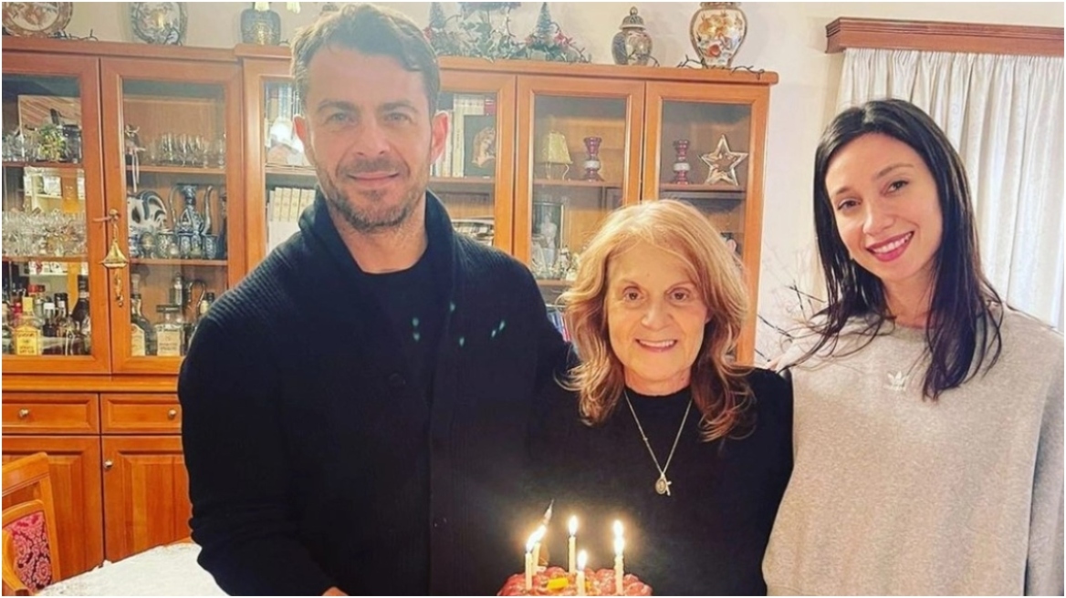 Δήμητρα Βαμβακούση για τη μητέρα του Αγγελόπουλου: «Άντεξες για να σε έχουμε μαζί μας την πιο ευλογημένη μας στιγμή»