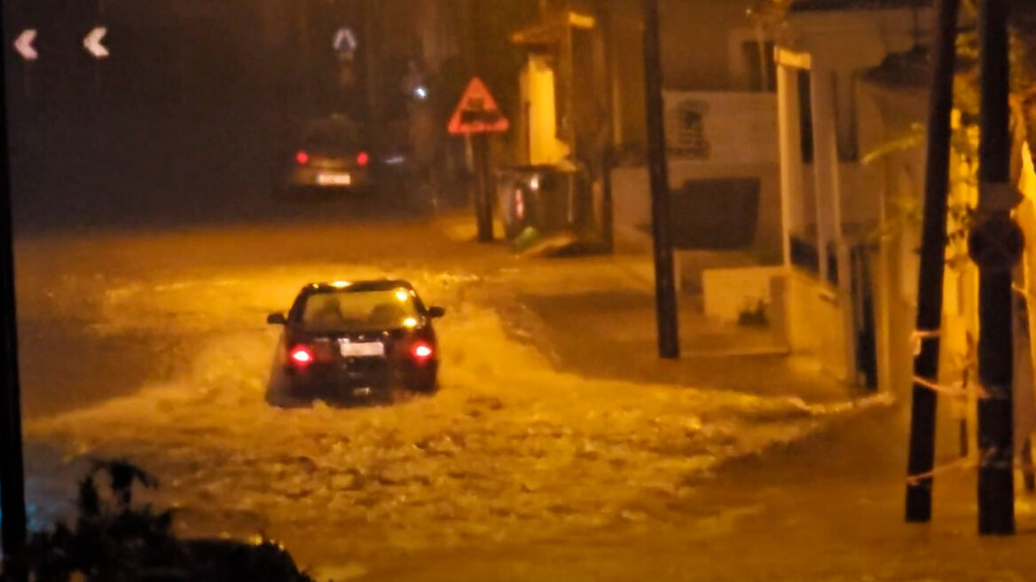 Κακοκαιρία Elias: «Χτύπησε» την Ήπειρο και την Αχαΐα, εκκενώθηκαν δύο κοινότητες στον Παλαμά - Πού κατευθύνεται σήμερα