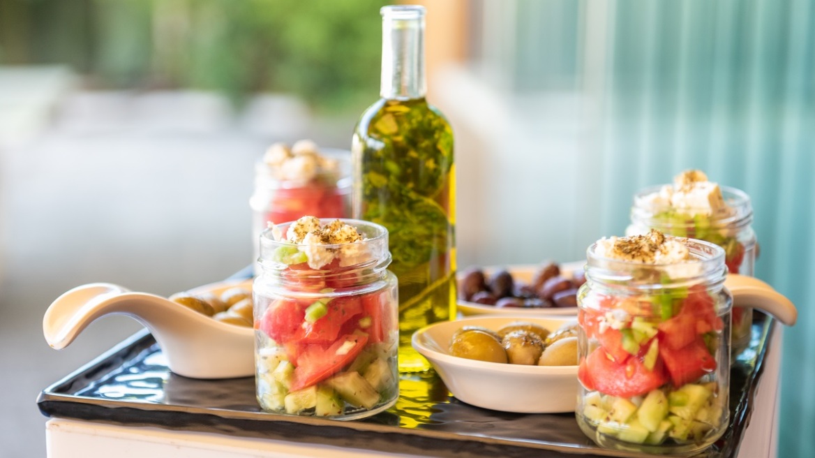 Ένα από τα πιο απολαυστικά πρωινά που δοκιμάσαμε: Ο αισιόδοξος θεσμός του Ελληνικού Πρωινού Αττικής Γης