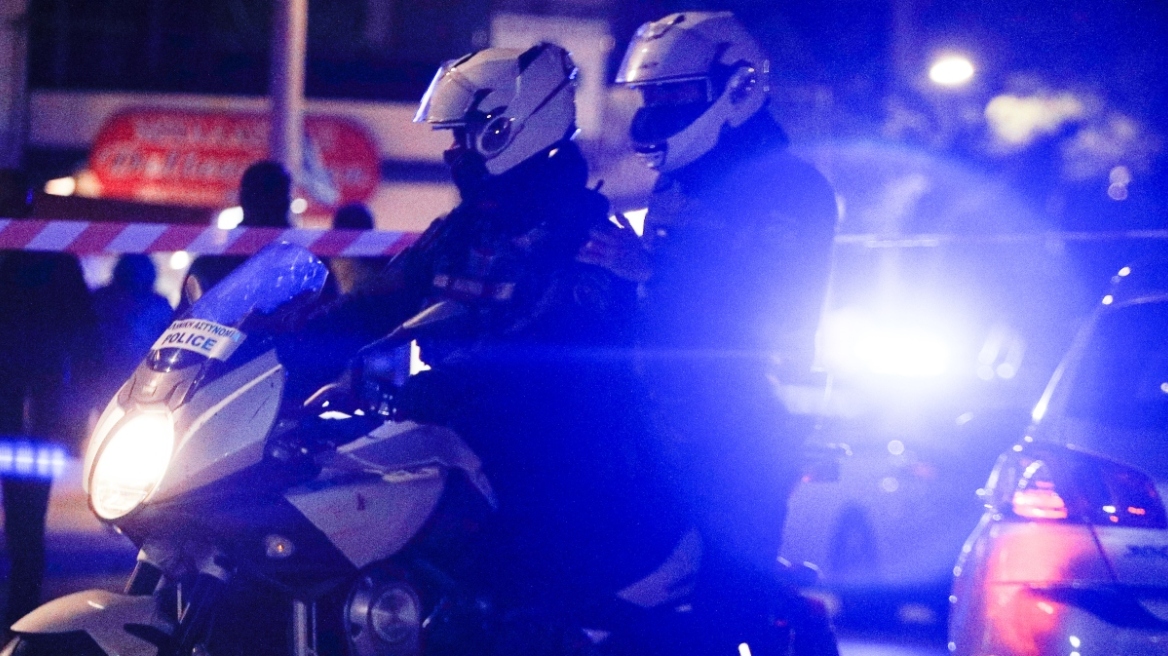 Νέος Κόσμος: Επεισοδιακή σύλληψη 46χρονου από τη ΔΙΑΣ - Επιτέθηκε στους αστυνομικούς με τσεκούρι
