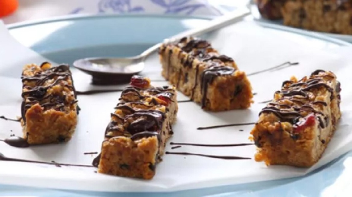 Μπάρες βρώμης με καρύδα και αποξηραμένα σύκα