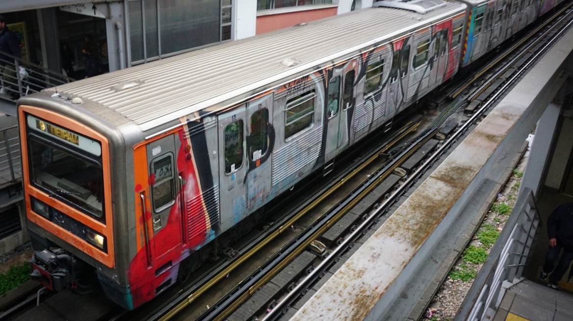 Ηράκλειο: 13χρονος και 14χρονος επιτέθηκαν σε 15χρονους για να τους ληστέψουν σε τρένο του ΗΣΑΠ 