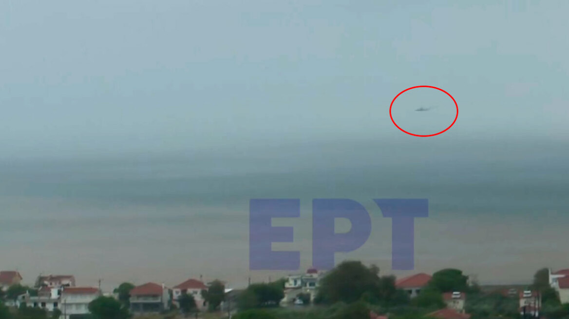 Πτώση ελικοπτέρου στην Εύβοια: «Βυθίστηκε μέσα σε 1,5 λεπτό – Δεν βρέθηκε κάτι»