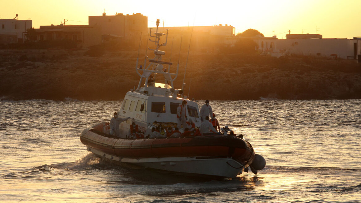 Ιταλία: 10χρονη έφτασε μόνη της με πλεούμενο στην Λαμπεντούζα	