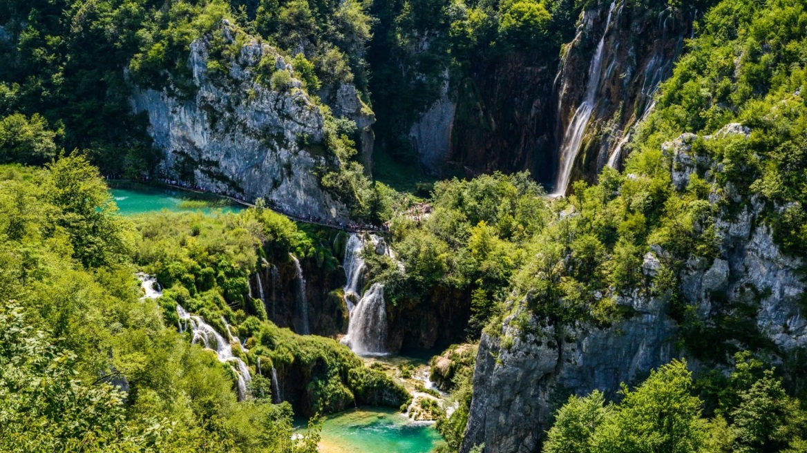 Στο Εθνικό Πάρκο Λιμνών Plitvice στην Κροατία -Ένα μοναδικό σκηνικό της φύσης