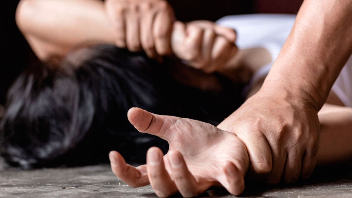Kαλλιθέα: 61χρονος κρατούσε φυλακισμένη 48χρονη - Την βίαζε και τη χτυπούσε