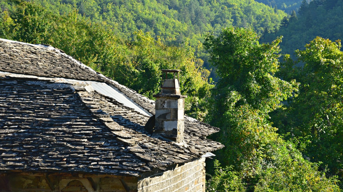 Ένα πράσινο, πέτρινο και low profile Ζαγοροχώρι στα 1.060 μέτρα