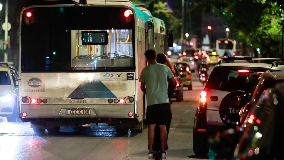 Άγιοι Ανάργυροι: Επίθεση σε οδηγό λεωφορείου του ΟΑΣΑ - «Μου πέταξαν γλάστρα»