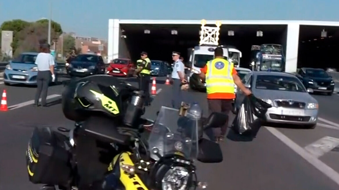 Κίνηση στους δρόμους: Καραμπόλα τριών αυτοκινήτων στη λεωφόρο Ποσειδώνος - Πού συνεχίζονται οι καθυστερήσεις