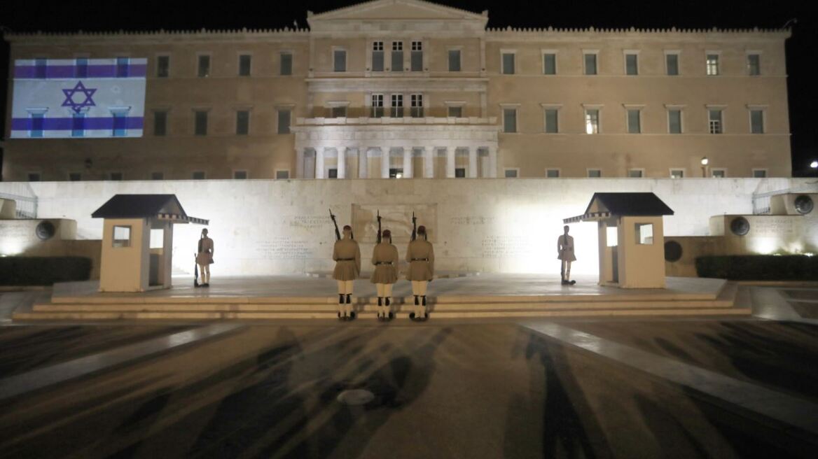 Φωταγώγηση της Βουλής στα χρώματα της σημαίας του Ισραήλ - Το «ευχαριστώ» του Ισραηλινού πρέσβη