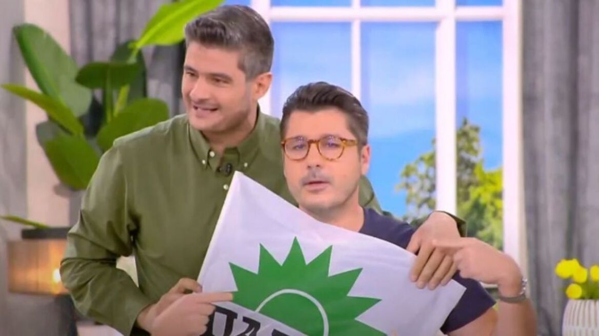 Λάμπρος Κωνσταντάρας: Έχασε το στοίχημα κι ο Άγγελος Βουράκης μπήκε στο πλατό με σημαία του ΠΑΣΟΚ