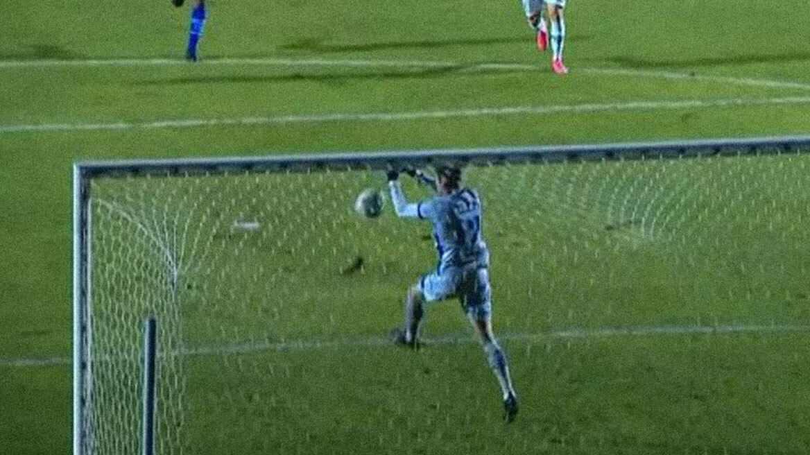 Βραζιλία: Τερματοφύλακας έμεινε άνεργος από viral βίντεο, όπου «έφαγε» απίθανο γκολ - Έκανε μήνυση για συκοφαντική δυσφήμιση και δικαιώθηκε!
