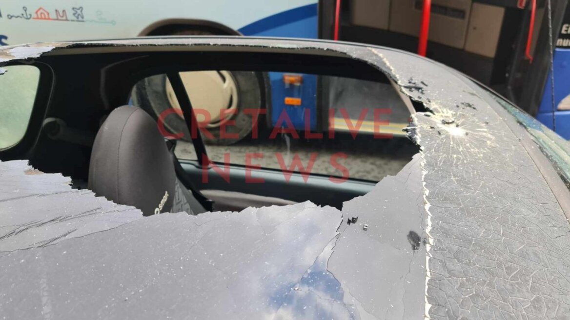 Ηράκλειο: Τμήμα μπαλκονιού έπεσε πάνω σε αυτοκίνητο - Δείτε φωτογραφίες