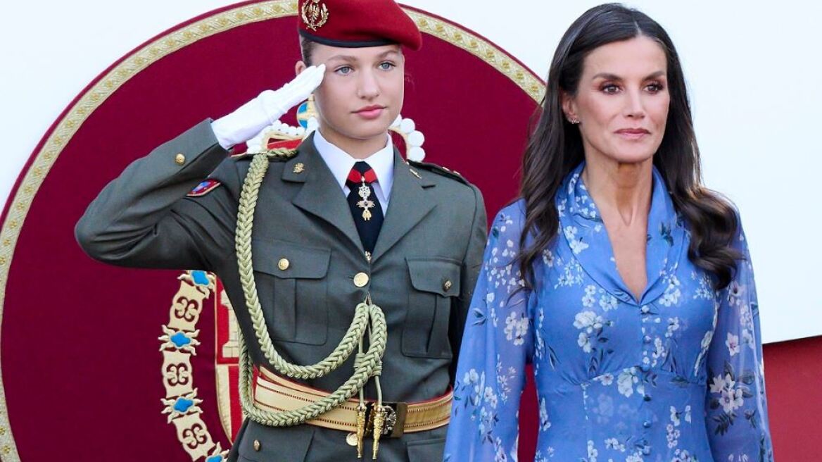 H Βασίλισσα Letizia περήφανη μαμά στα ροζ μαζί με τις κόρες της