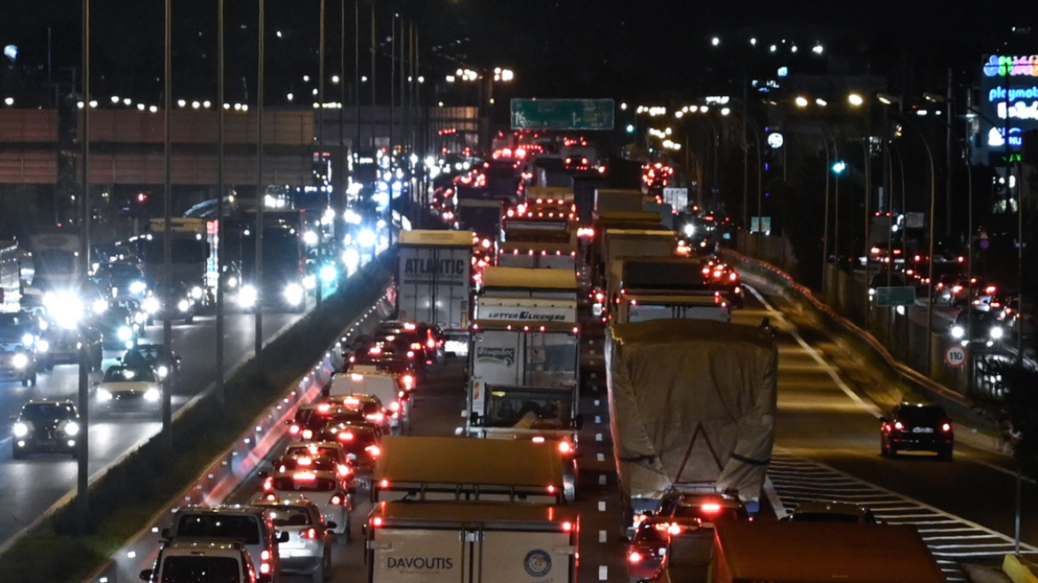 Κίνηση τώρα: Δίωρο χάος στον Κηφισό εξαιτίας τριών τροχαίων