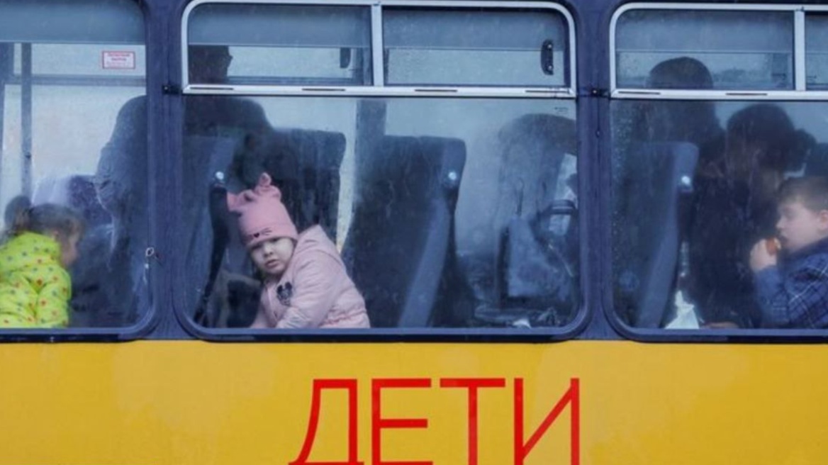 Πόλεμος στην Ουκρανία: Διατάσσεται υποχρεωτική εσπευσμένη απομάκρυνση των παιδιών από τη Χερσώνα