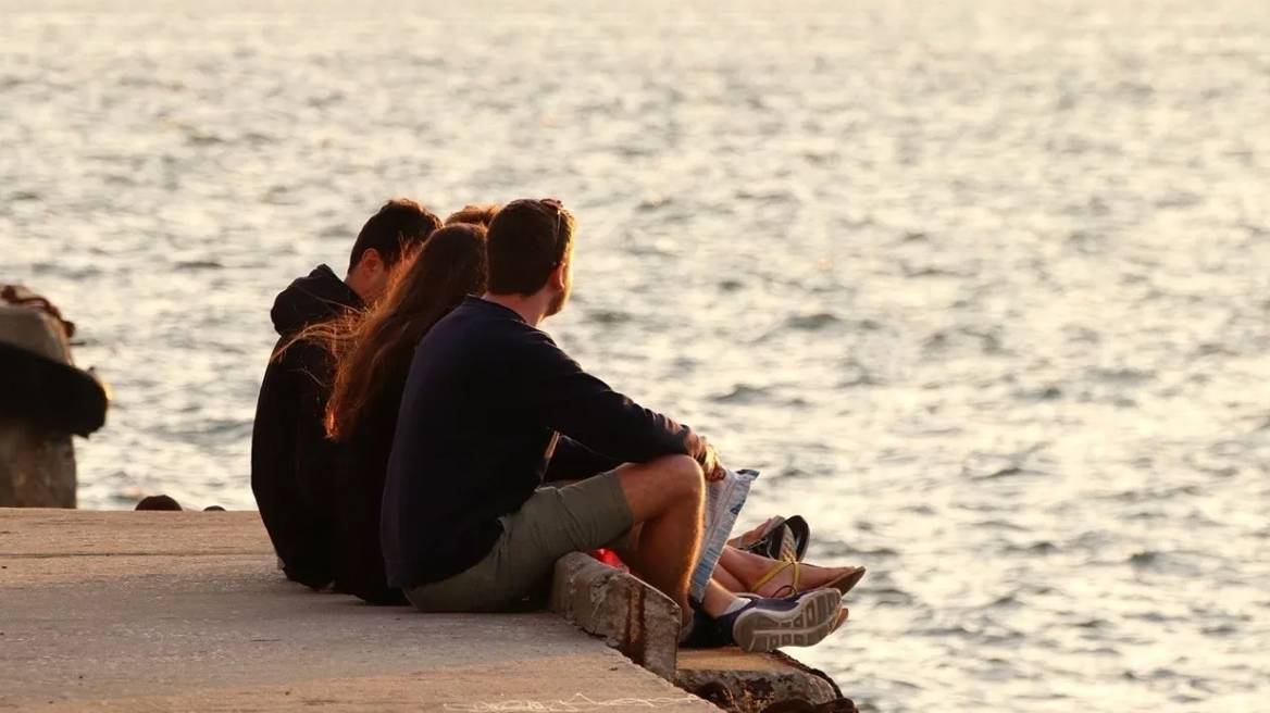 Αντίο στη σύνταξη: Τι είναι η «ήπια αποταμίευση» που κερδίζει τη γενιά Ζ