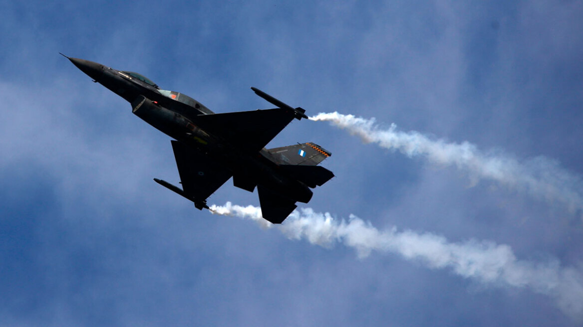 Θεσσαλονίκη: Μαχητικά αεροσκάφη «έσκισαν» τον ουρανό της στις δοκιμαστικές πτήσεις