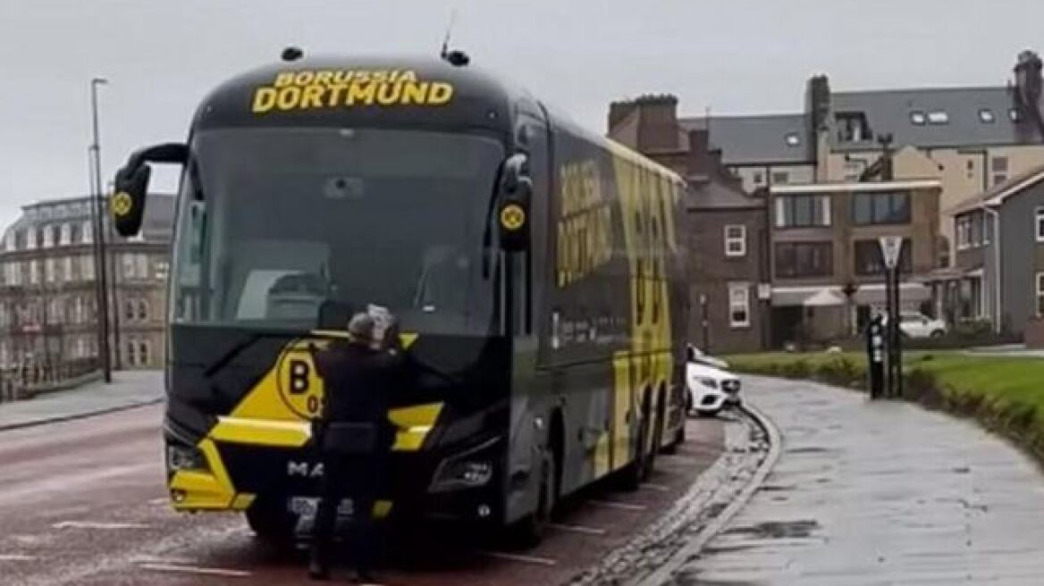 Ντόρτμουντ: Το λεωφορείο της «έφαγε» πρόστιμο για παράνομη στάθμευση πριν τον αγώνα με τη Νιουκάστλ 