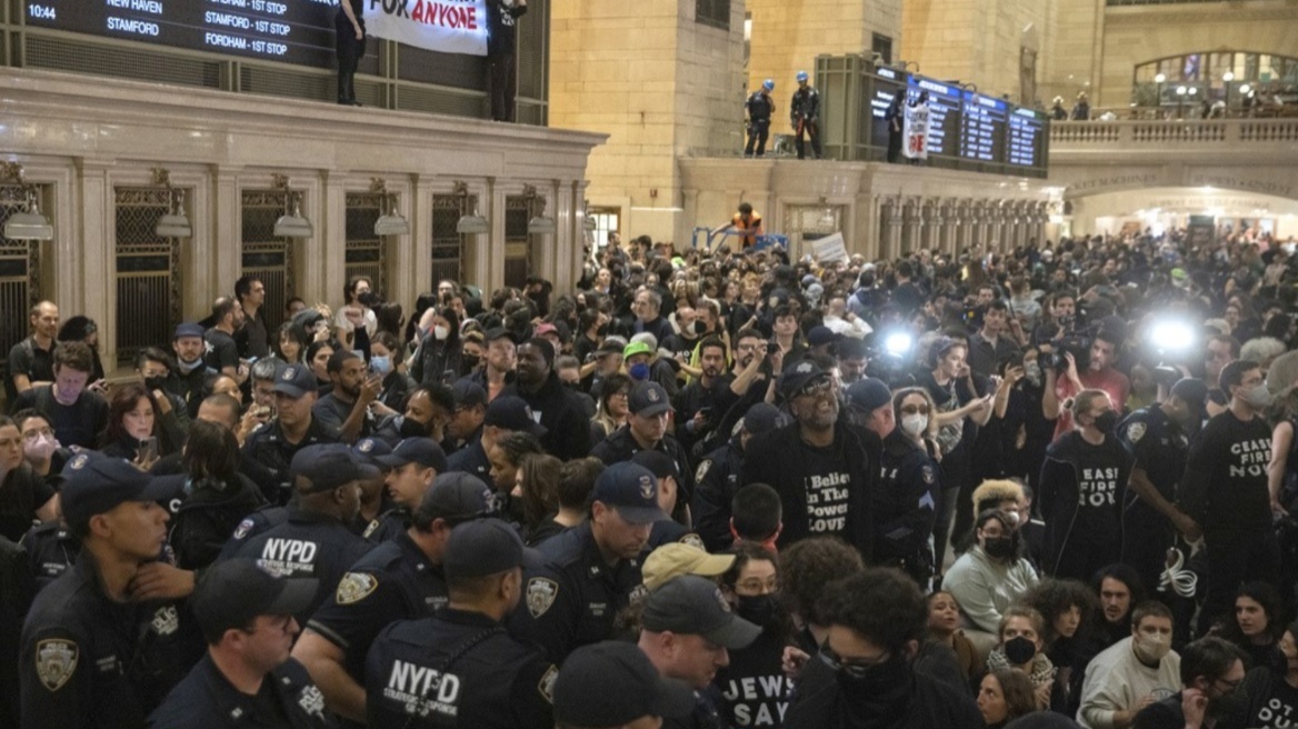 Πόλεμος στο Ισραήλ: Διαδηλωτές έκλεισαν για δύο ώρες τον τερματικό σταθμό της Νέας Υόρκης - Τουλάχιστον 300 συλλήψεις