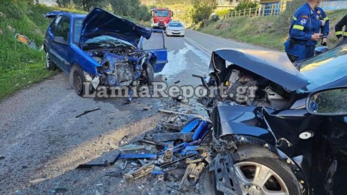 Σφοδρή μετωπική σύγκρουση δύο ΙΧ στη Λαμία - Τραυματίστηκαν σοβαρά τρία άτομα