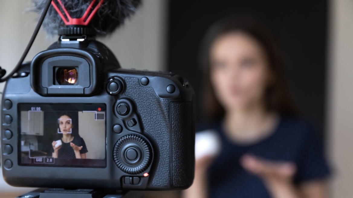 Influencers: Ελέγχους ξεκινά το υπουργείο Ανάπτυξης