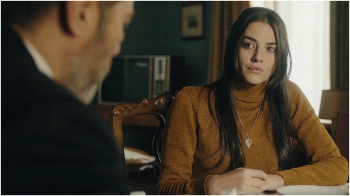 To Nαυάγιο: Ένα τηλεφώνημα ταράζει την Ειρήνη και λιποθυμάει