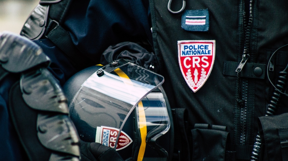 Συναγερμός στο Παρίσι: Η αστυνομία πυροβόλησε γυναίκα που υποστήριζε την τρομοκρατία