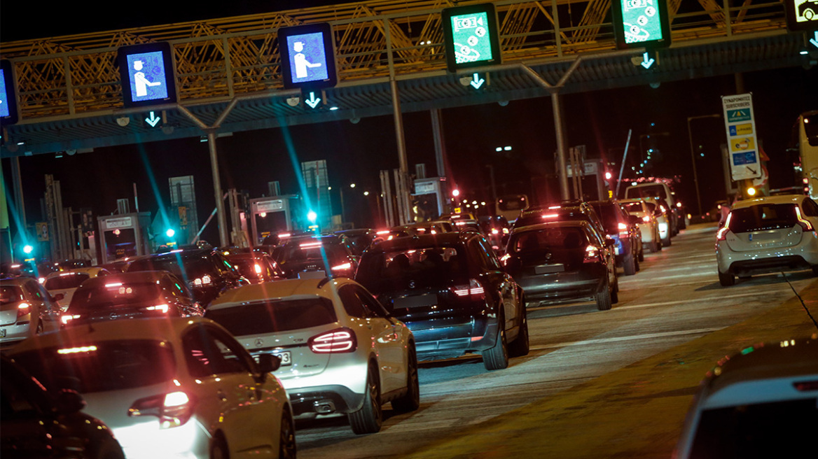 Αττική οδός: Σημαντικές καθυστερήσεις στο ρεύμα προς Αεροδρόμιο και στην έξοδο προς Πειραιά