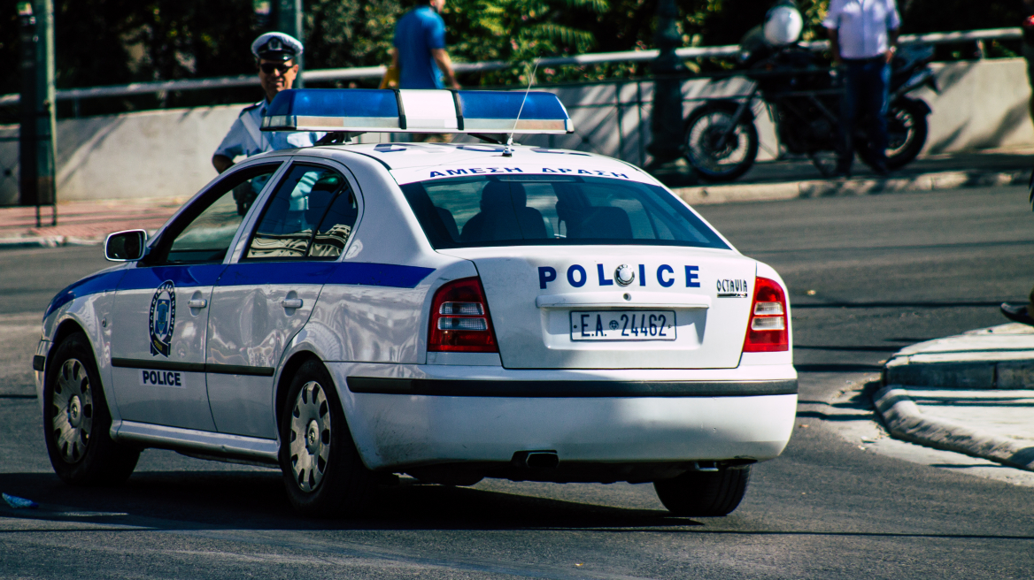 Μαχαιρωμένος άνδρας μπήκε σε κατάστημα και ζητούσε βοήθεια στο κέντρο της Αθήνας