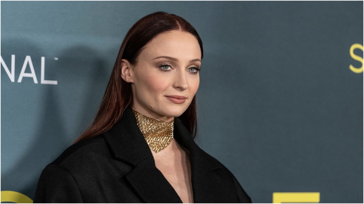 Σόφι Τέρνερ: Τα φιλιά της με περιζήτητο Βρετανό εργένη δύο μήνες μετά τον χωρισμό της από τον Τζο Τζόνας