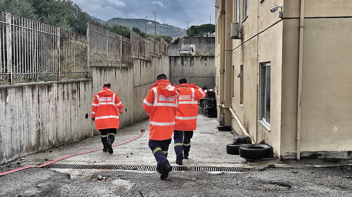 Κακοκαιρία: 400 κλήσεις στην Πυροσβεστική μετά τις ισχυρές βροχοπτώσεις στην Αχαΐα