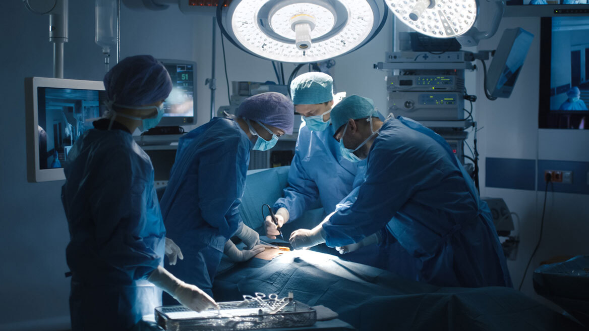 Επαναστατική μεταμόσχευση με Ελληνίδα δότρια - Η καρδιά χτυπούσε 8 ώρες στη μεταφορά από την Αθήνα έως το Τορίνο με ειδικό μηχάνημα