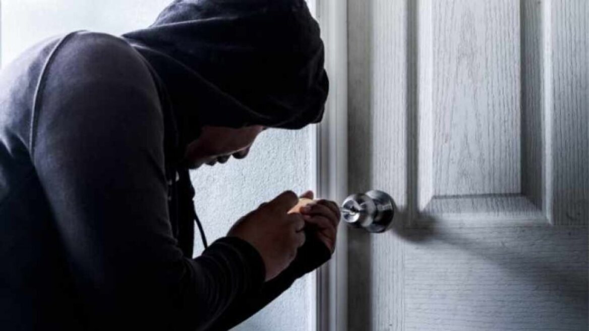 Πύργος: Μπούκαραν σε διαμέρισμα και έκλεψαν κοσμήματα αξίας 30.000 ευρώ