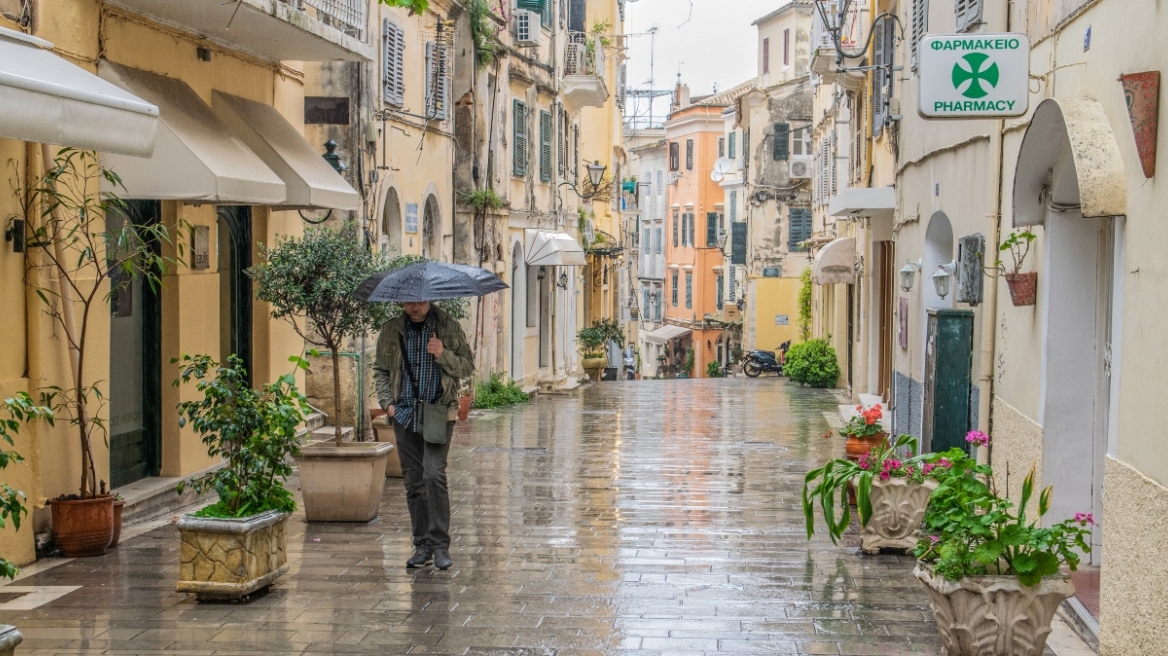 Κέρκυρα: Η κακοκαιρία προκαλεί προβλήματα - Ποιες περιοχές έμειναν χωρίς ρεύμα