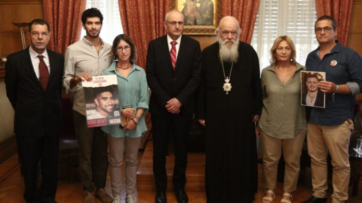 Με συγγενείς ομήρων της Χαμάς συναντήθηκε ο αρχιεπίσκοπος Ιερώνυμος 