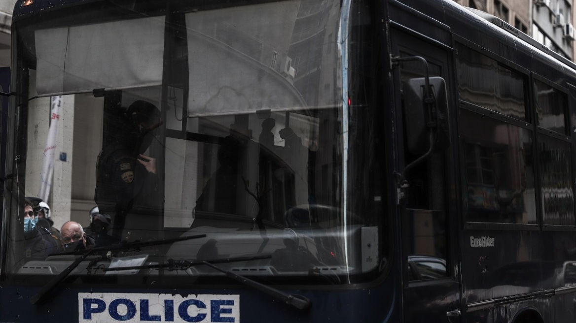 Θεσσαλονίκη: Μήνυση αστυνομικών για «ακατάλληλα λεωφορεία» της Διεύθυνσης Αστυνομικών Επιχειρήσεων