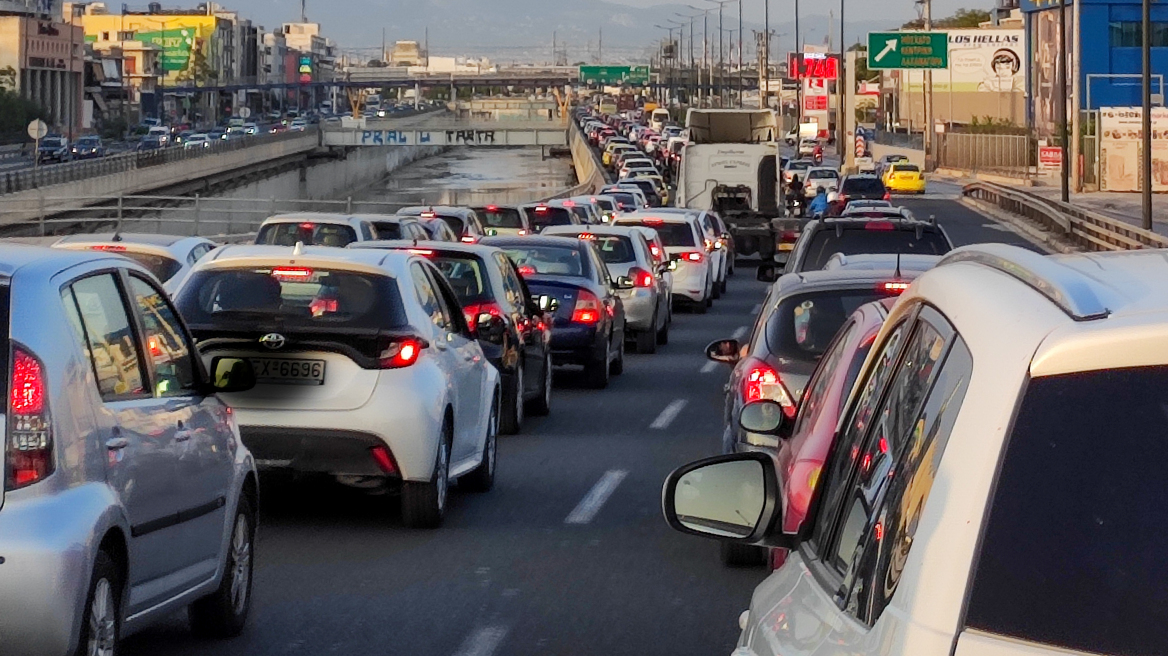 Κίνηση τώρα: Μποτιλιαρισμένος ο  Κηφισός - Καθυστερήσεις άνω των 20 λεπτών στην Αττική Οδό 