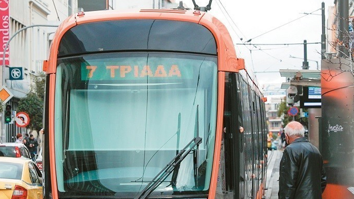 Τι συμβαίνει με το «στοιχειωμένο» έργο για το τραμ του Πειραιά: Πρόστιμα, κόντρες και εμπλοκές