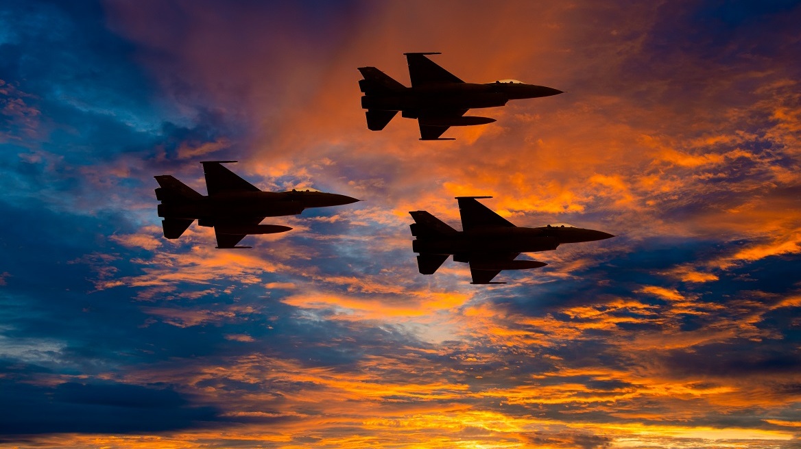 Η Πολωνία απογείωσε μαχητικά αεροσκάφη μετά τη ρωσική επίθεση στη δυτική Ουκρανία