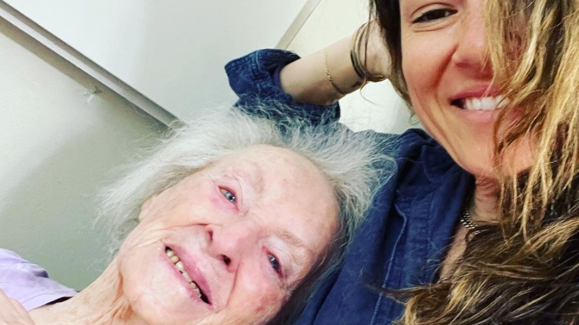 Το πιο γλυκό βίντεο: Η γιαγιά που εξεπλάγη όταν έμαθε ότι γίνεται 100 ετών