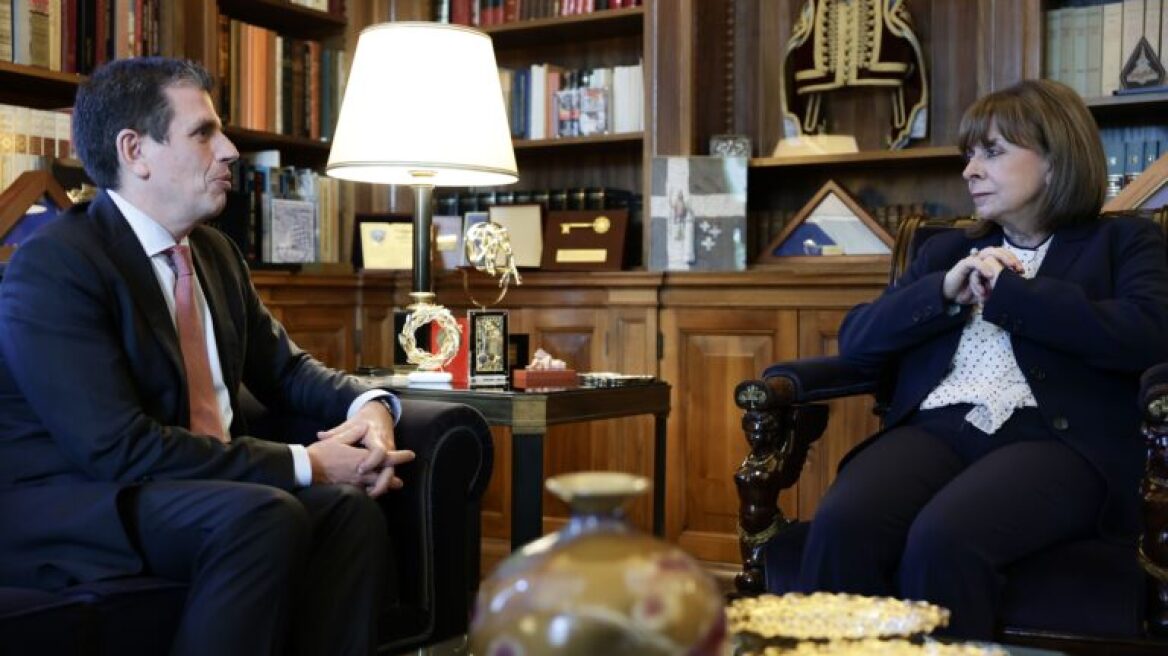 Συνάντηση Σακελλαροπούλου – Καιρίδη: «Ζητάμε ίση ανάληψη βαρών για το μεταναστευτικό» 