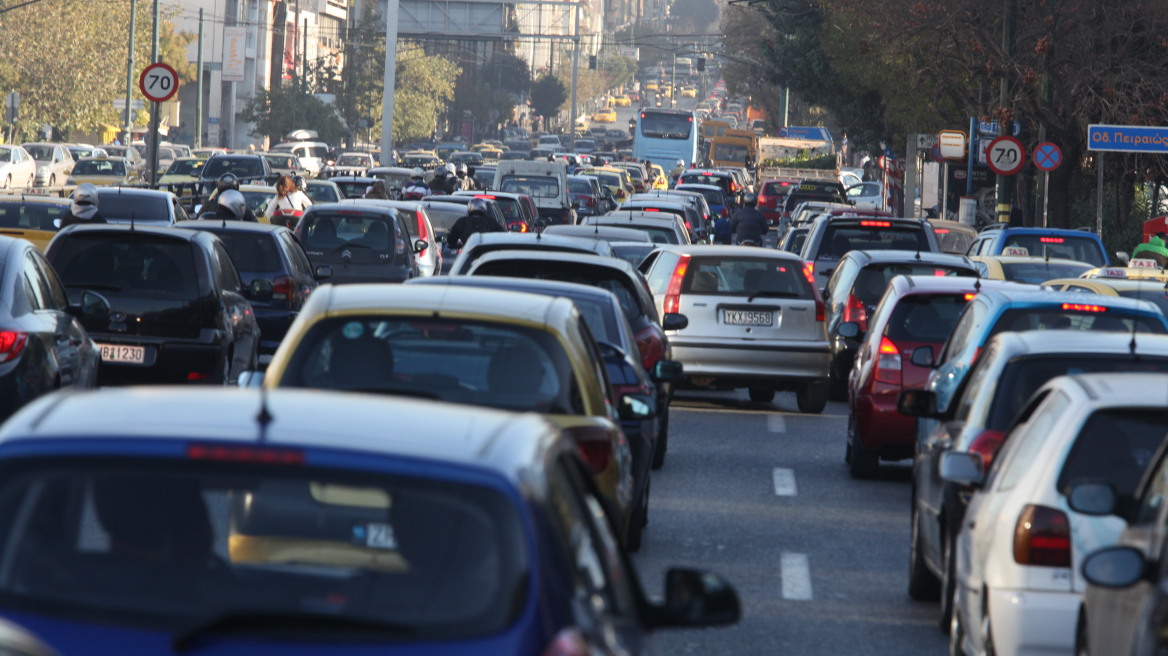 Κίνηση στους δρόμους: Στο «κόκκινο» Κηφισίας και Κηφισός, μποτιλιάρισμα και στην Αττική Οδό