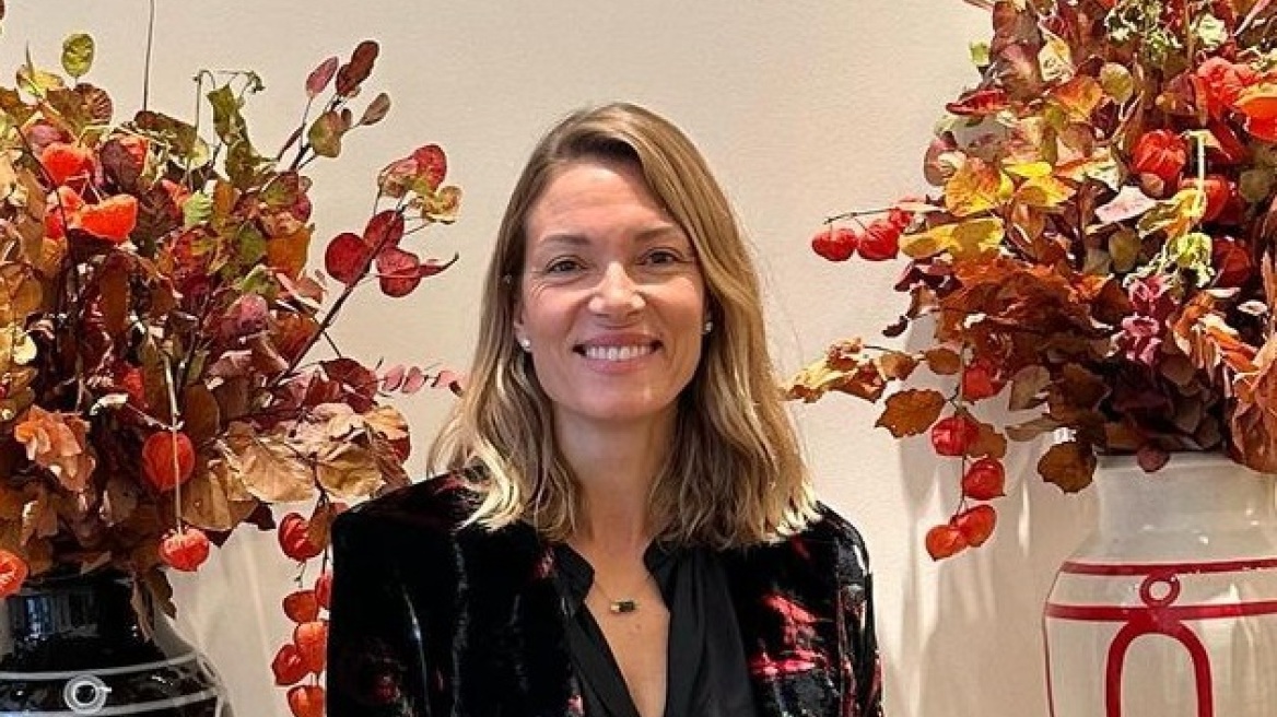 Η Βίκυ Καγιά μάς δείχνει πώς να φορέσουμε το ίδιο σύνολο πρωί και βράδυ