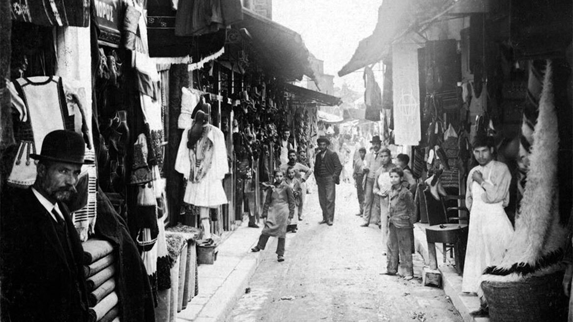 Κυριακή πρωί στη πλατεία Αβησσυνίας