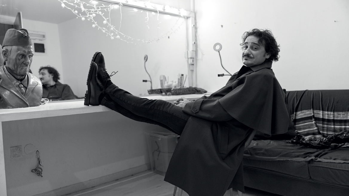 Ο Βασίλης Χαραλαμπόπουλος στο Marie Claire: «Η ζωή είναι μια τρέλα!» 