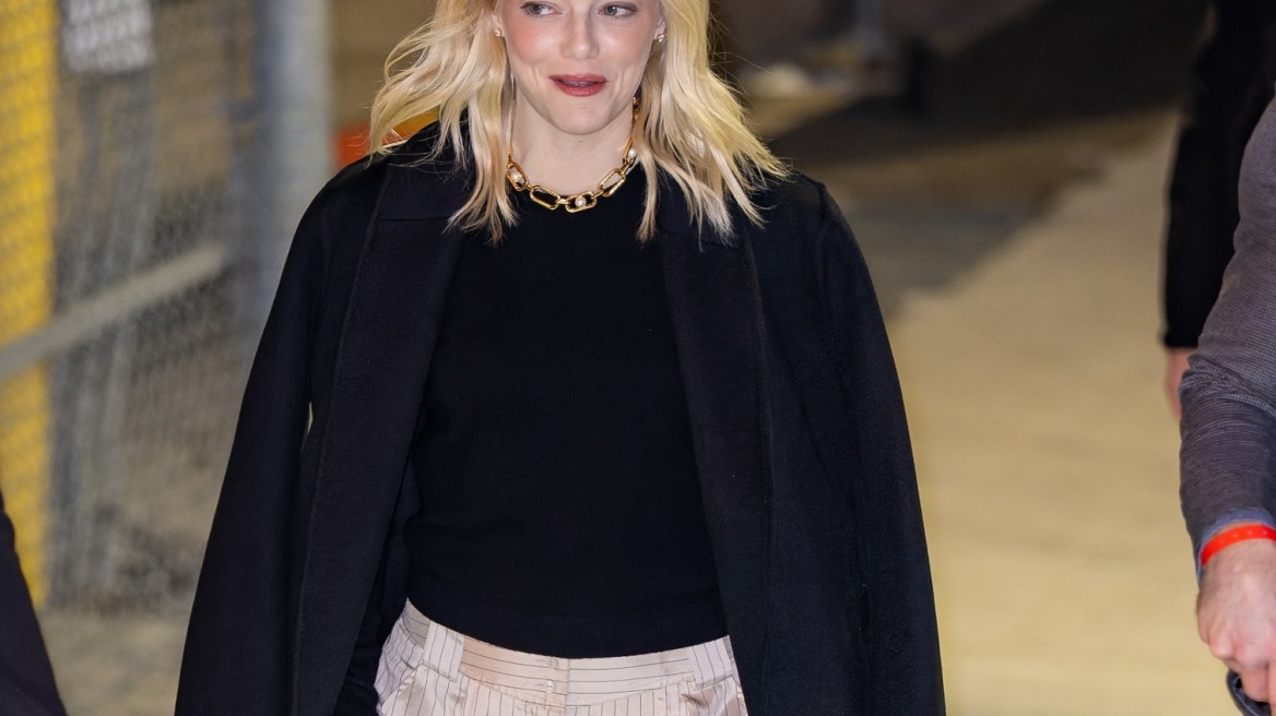 Πώς να φορέσετε wide pants με μυτερές γόβες σαν την Έμα Στόουν